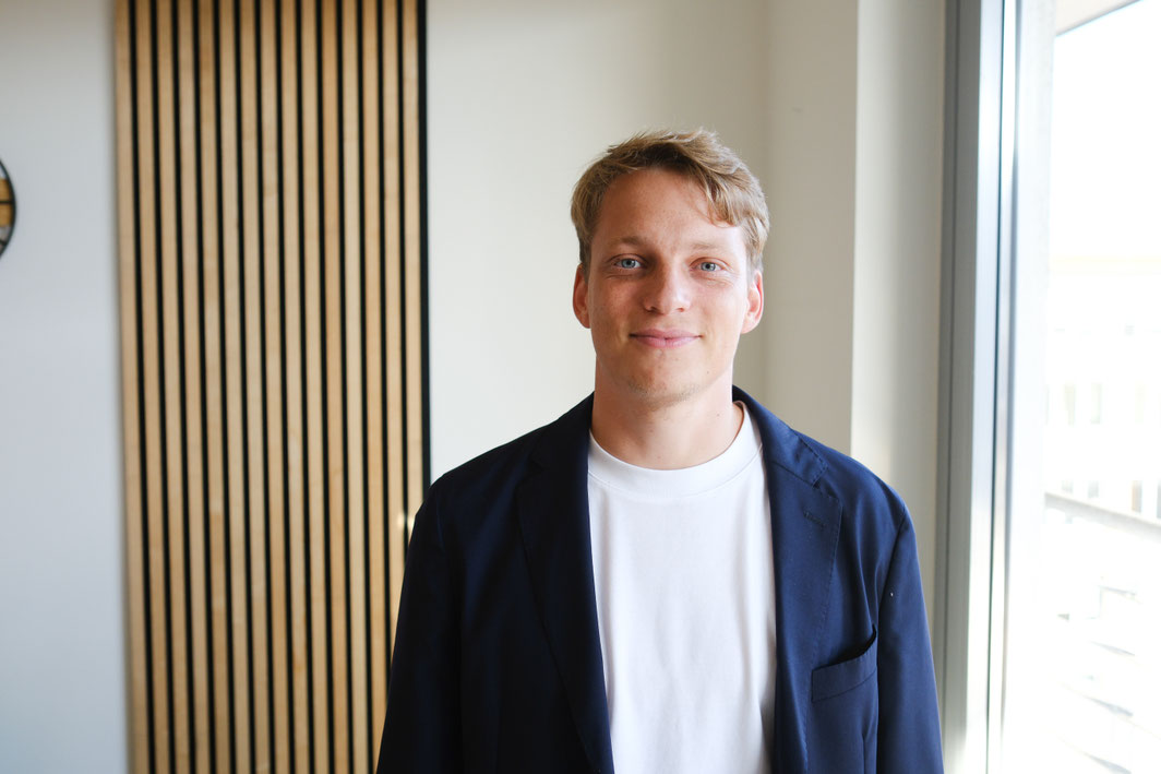 Maximilian Kischkat in seiner Praxis